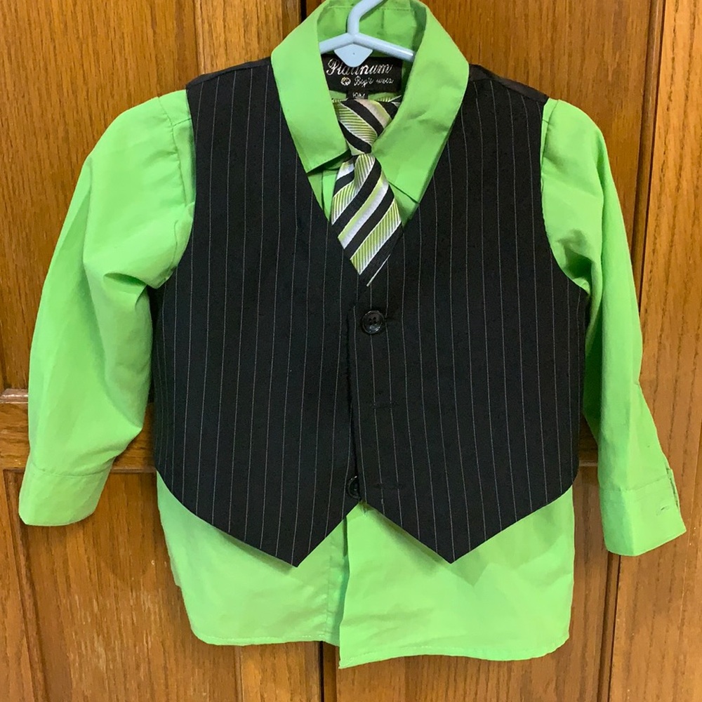Toddler 3 piece suit with tie!